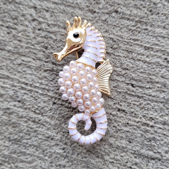 Jewelry - Seahorse Brooch
